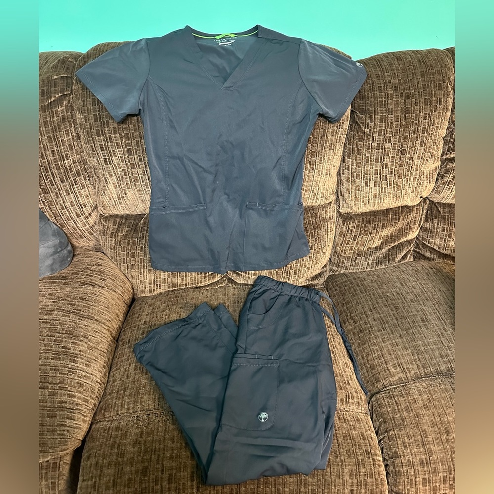 All heart scrub set